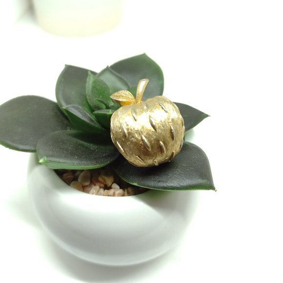 Napier Goldtone Apple Brooch - Picture 2 of 4